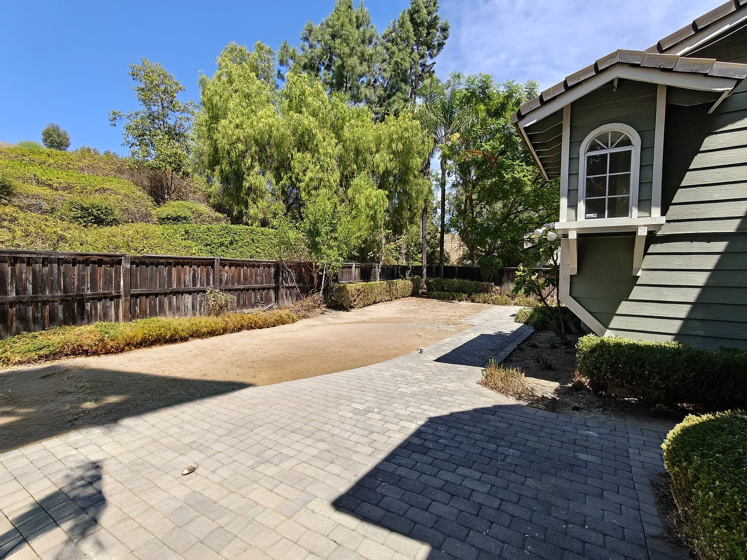 2 bed, 1318 sqft, $3,300 — Photo 3