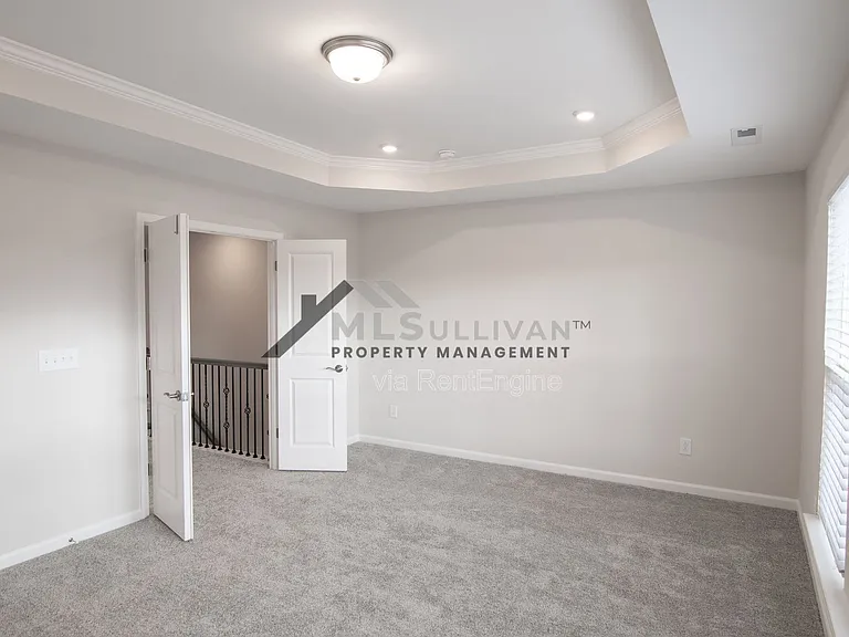1010 Crater Lake Way — Photo 31