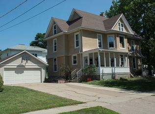 407 S Cherry St, Morrison, IL 61270