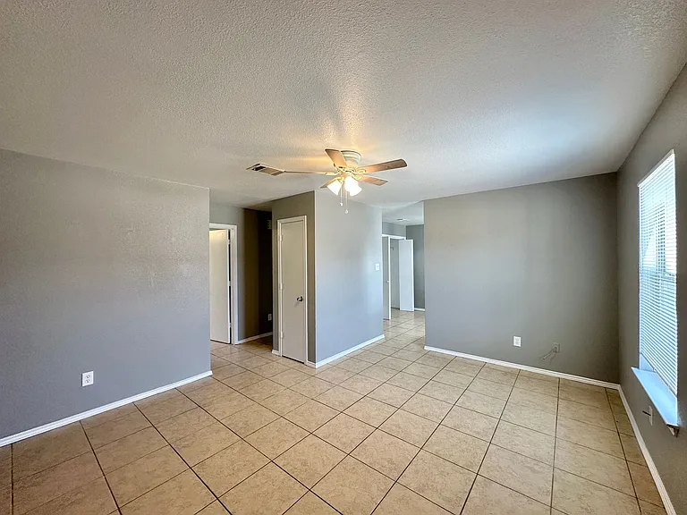 1704 Spring Rose Cir — Photo 20