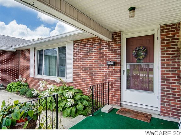 3rd image of 1921 Hillcrest Dr