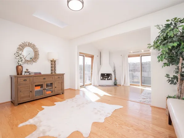 1103 Calle Florinda, Santa Fe, NM 87507