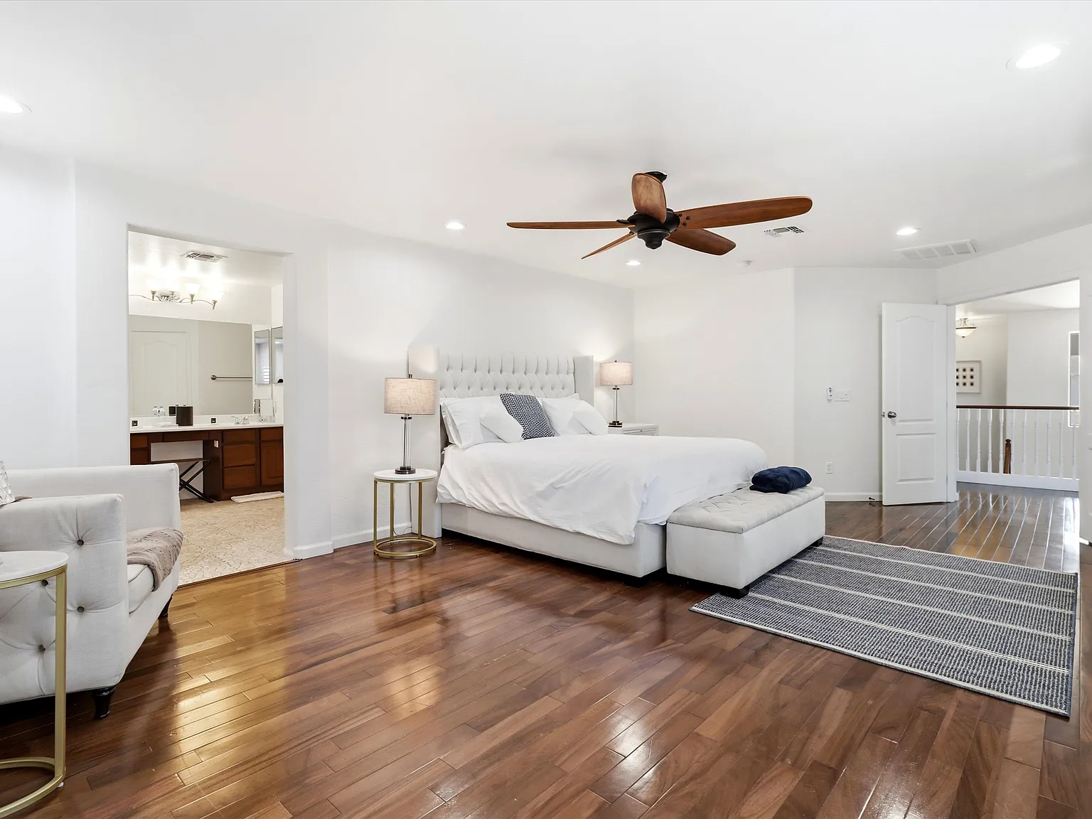 5 bed, 3826 sqft, $6,400 — Photo 3