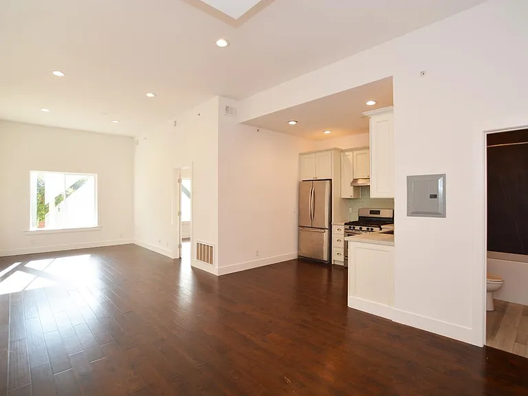 3769 Cesar Chavez #C — Photo 1