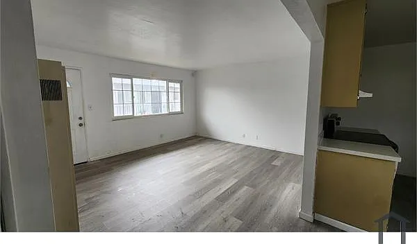 9220 Bancroft Ave #B — Photo 7