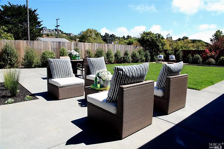 270 Karen Way photo 1