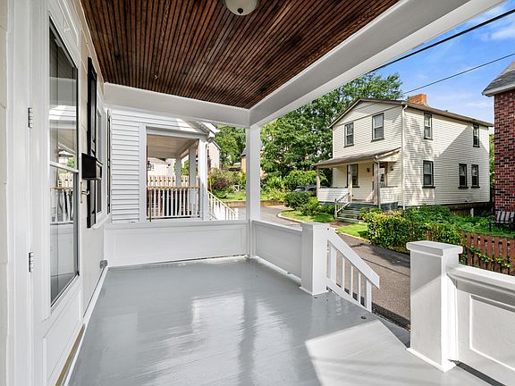 4th image of 611 Lincoln Pl