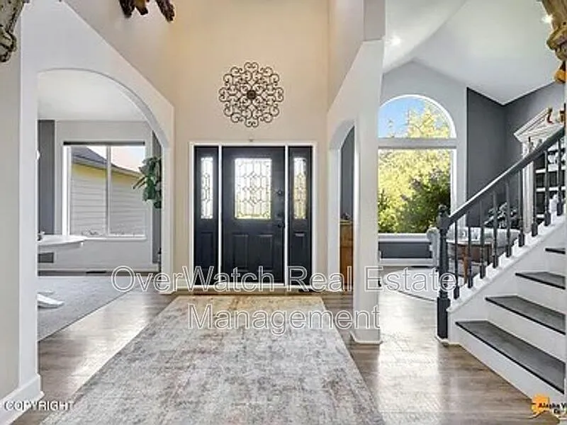 5 bed, 5.0 bath, 4484 sqft, $5,200 — Photo 3