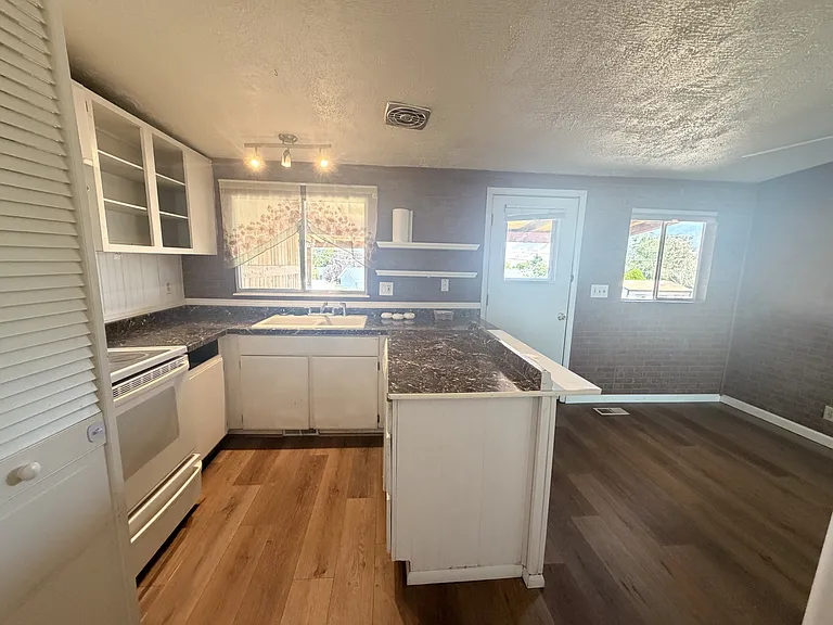 589 Oquirrh Ave — Photo 7