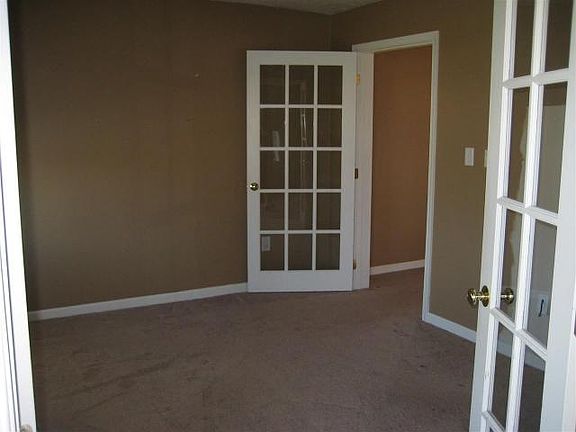 4th image of 125 Reba Dr