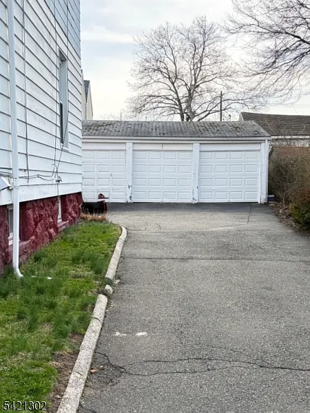 Building Photo - 30 Elm St #2