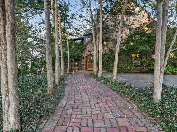 4929 Pennsylvania Ave, Kansas City, MO 64112