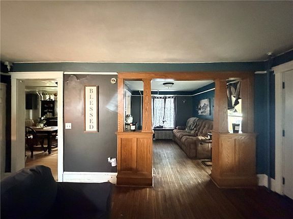 5th image of 952 Erie St