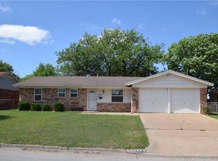 405 McCurdy St, Crowley, TX 76036
