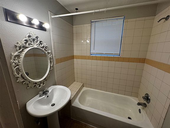 5th image of 4510 La Branch St APT 2
