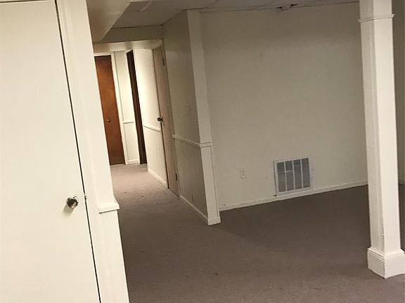 3rd image of 3150 Woods Circle Dr