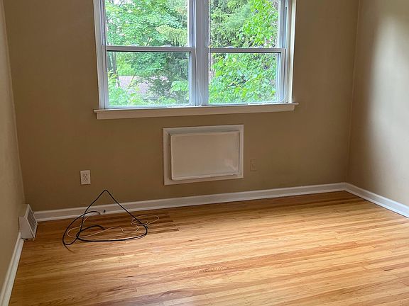 4th image of 5483 Vicaris St