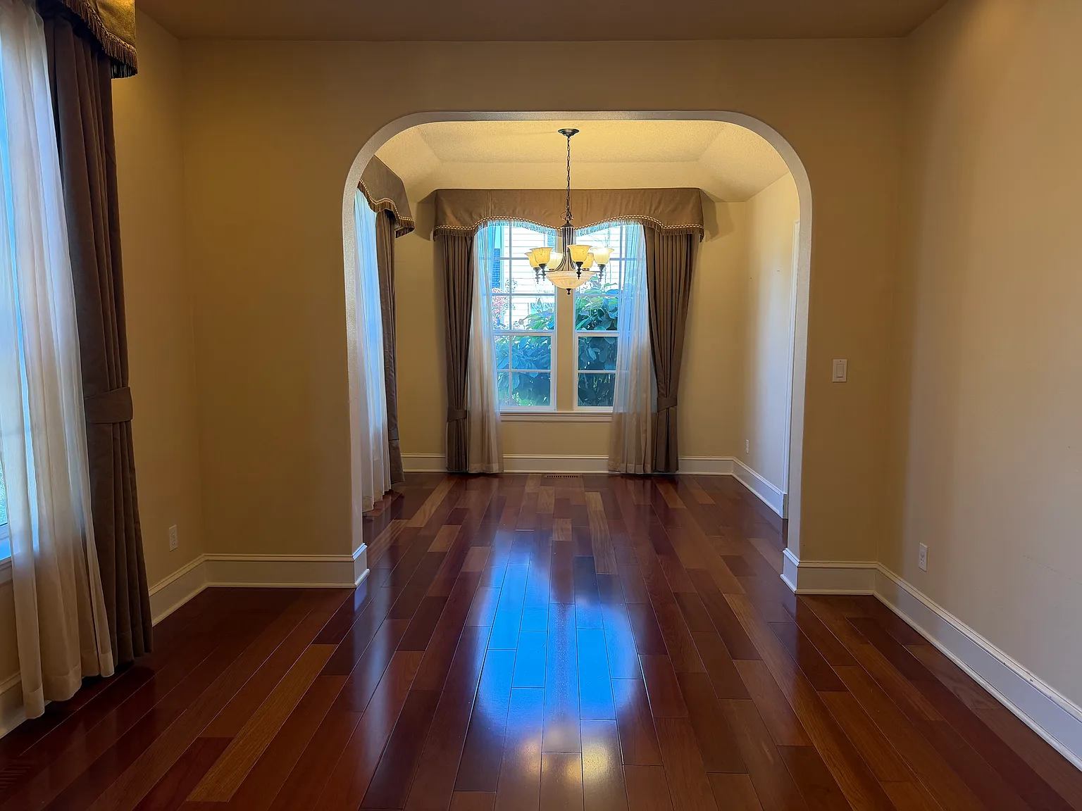 5 bed, 2633 sqft, $3,650 — Photo 4