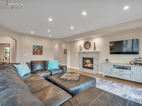 3rd image of 1091 Colt Cir