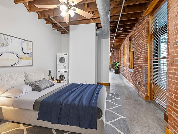 4th image of 2615 Washington Blvd #205
