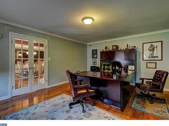 Office/ Formal Living Room