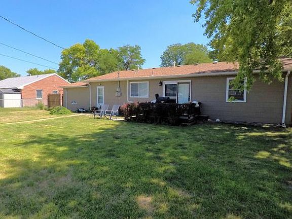3rd image of 1521 W B St