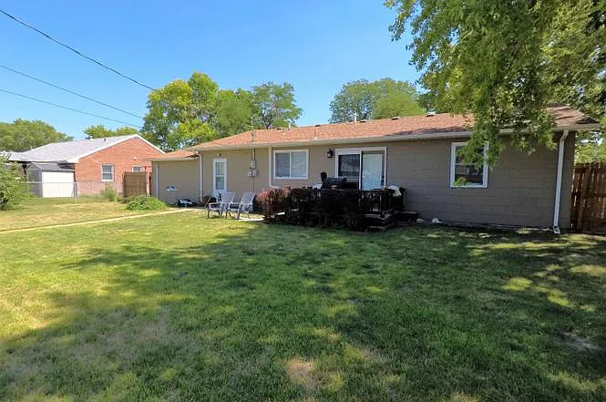 1521 W B St — Photo 3