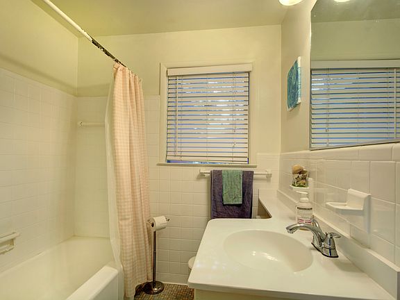 5th image of 102 Highland Ave