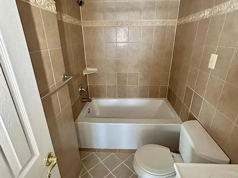 3301 Spring Ln — Photo 10