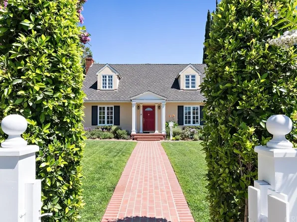 15137 Weddington St, Van Nuys, CA 91411