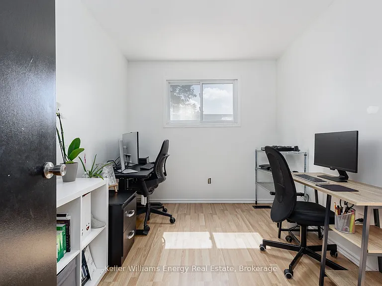 660 Grey St #B — Photo 16