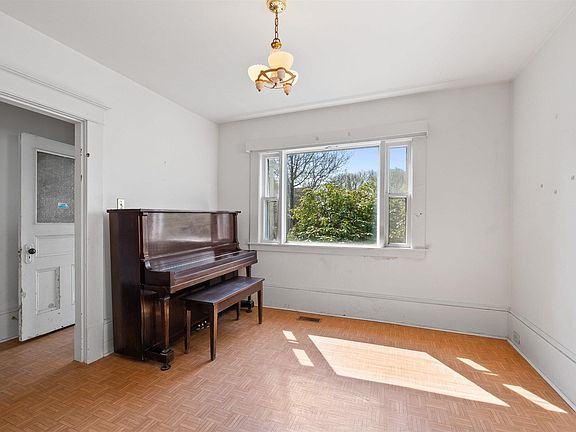 5th image of 6949 Chebucto Rd