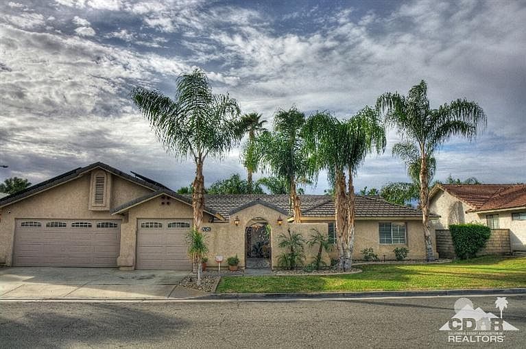 1st image of 75211 La Sierra Dr