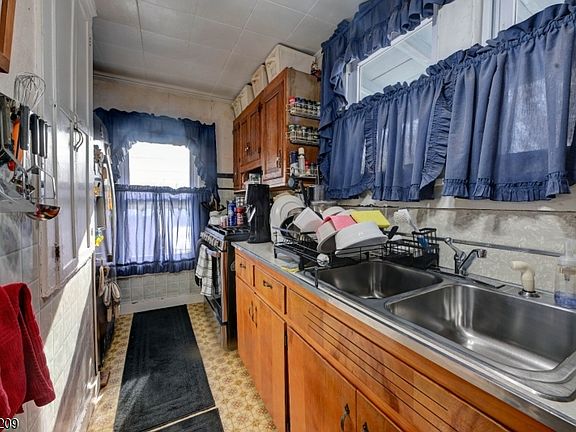 4th image of 62 Pine Brook Rd