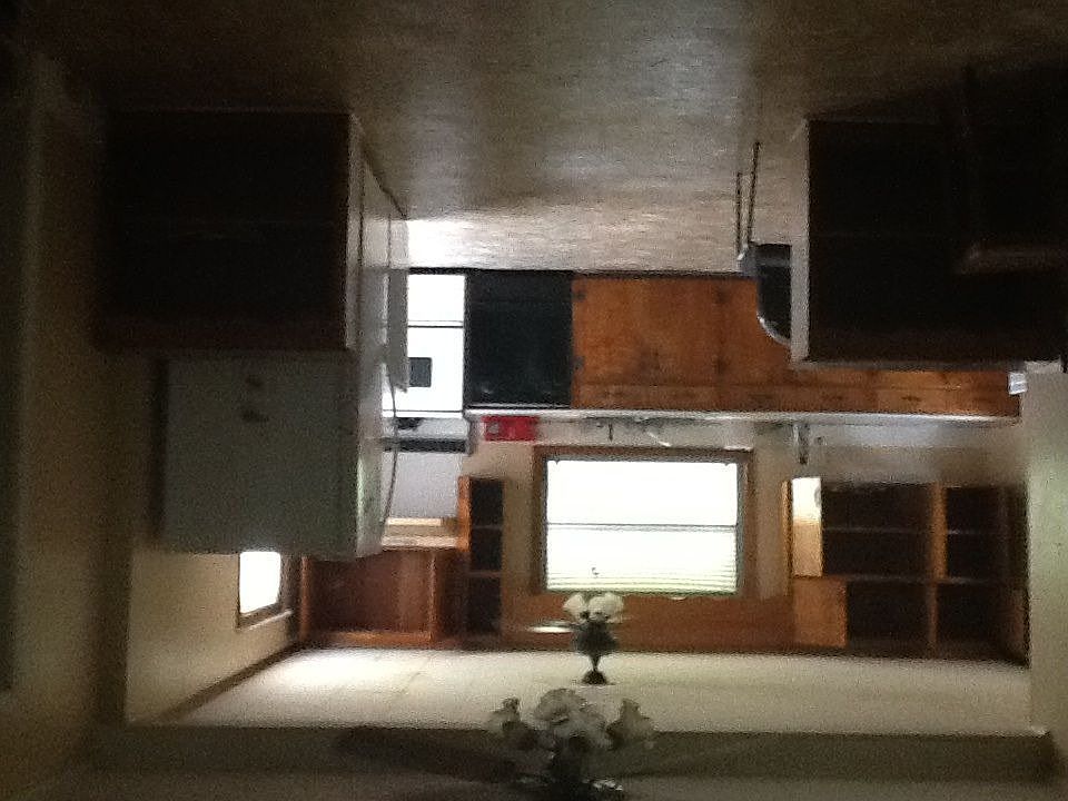 Living rm to kitchen