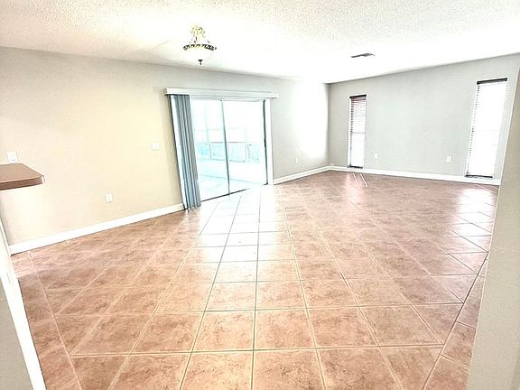 5th image of 2396 Orangepointe Ave