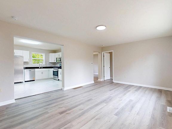 4th image of 5409 Briarwood Dr