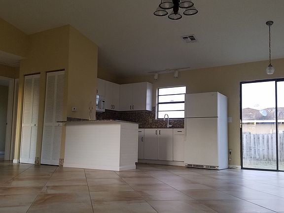 2nd image of 465 NW Bayshore Blvd