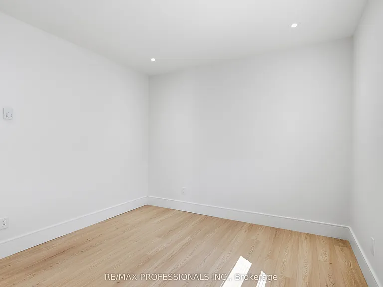 105 Cavell Ave — Photo 33