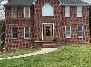 1689 Woodbury Ln, Mount Airy, NC 27030