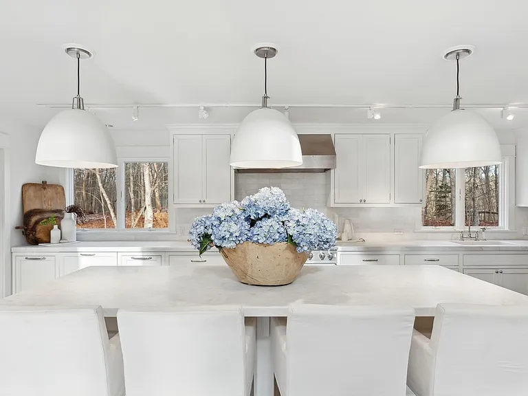 640 Old Stone Hwy — Photo 4