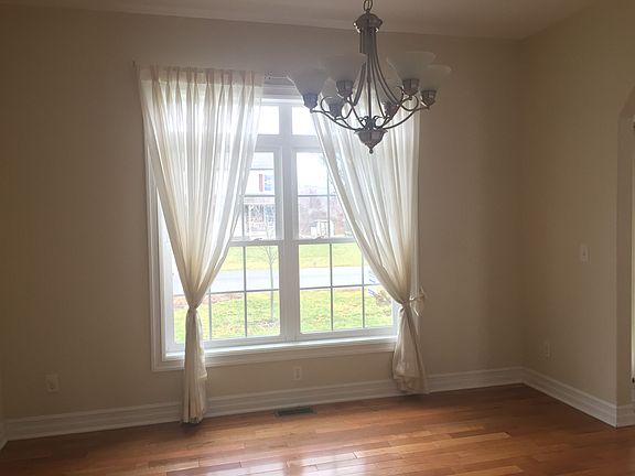 4th image of 137 Valley Ln