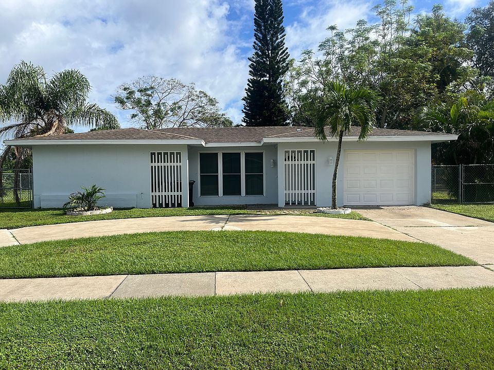 1st image of 313 NE Floresta Dr