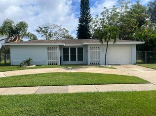 313 NE Floresta Dr, Port Saint Lucie, FL 34983