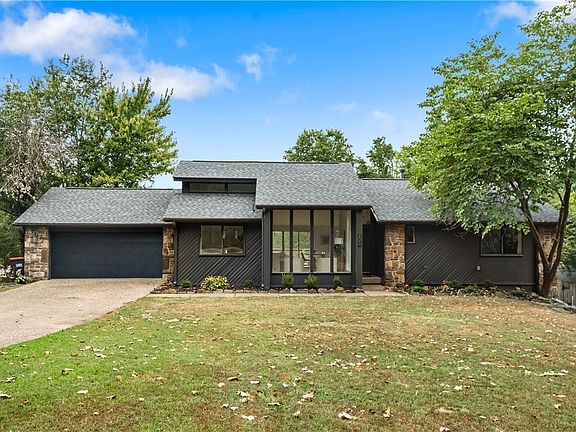 3rd image of 200 Lake Rd