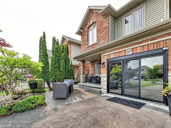 3rd image of 107 Sumner Cres