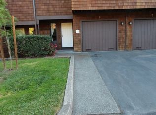 5 Liberty Ln, Petaluma, CA 94952