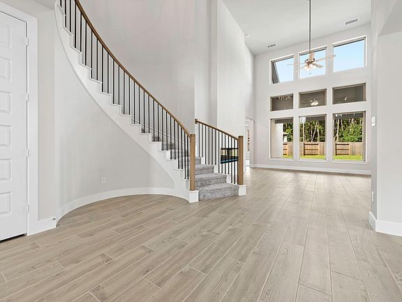 3rd image of 212 Silver Sage Ct
