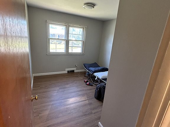 5th image of 32 Mendon St