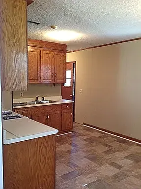 3 bed, 1100 sqft, $1,100 — Photo 2